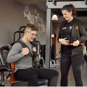 FitX Fitnessstudio: 12 Monate ab 177,65€ (statt 269€) - eff. 14,80€ mtl. inkl. Kursen u. Getränke-Flat