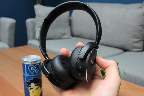 AKG Y500 Bluetooth Kopfhoerer