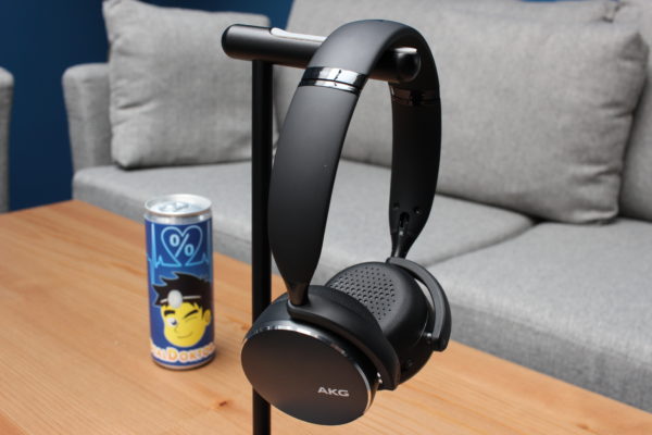 AKG Y500 Design