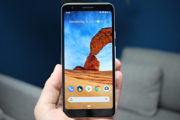 Google Pixel 3a Front