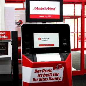 automat_bei_mediamarkt_tauscht_erstmals_alte_smartphones_gegen_geschenkkarte