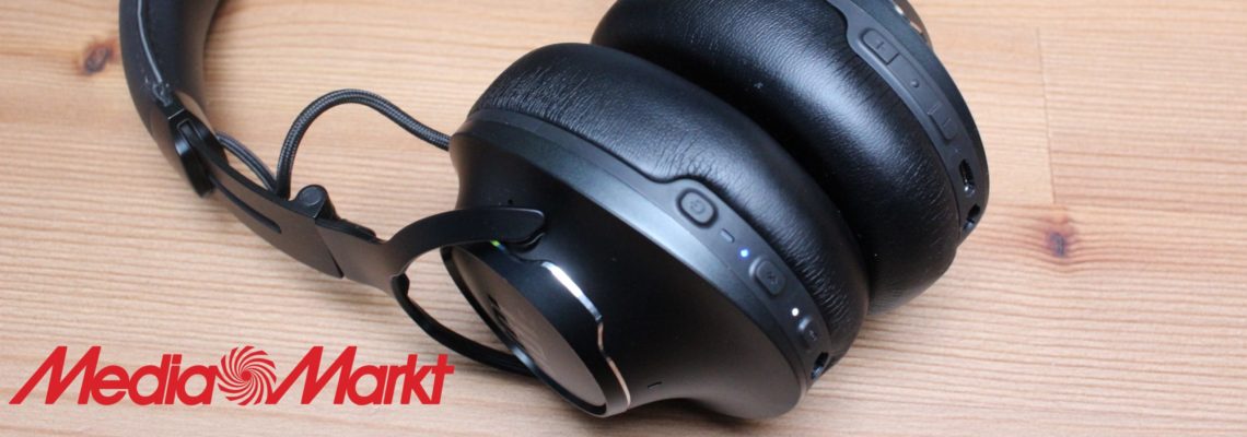 JBL_Club_One_Kopfhoerer_auf_dem_Tisch_MediaMarkt