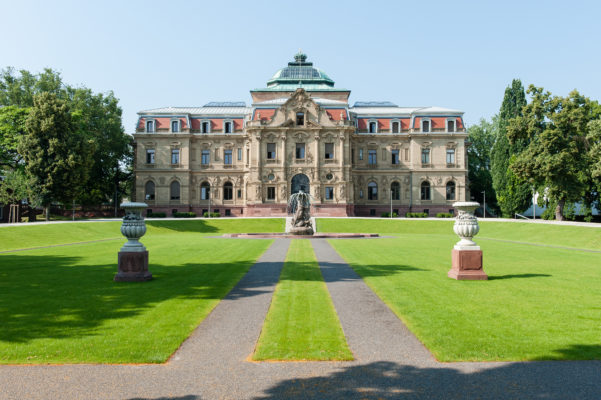 bgh_palais mit Brunnen