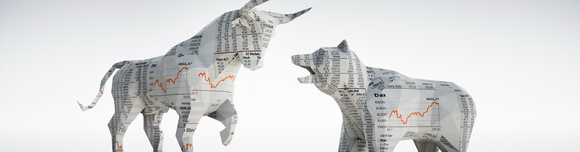Bulle und Bär aus Börsen-Zeitungspapier