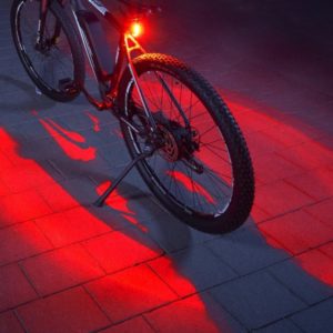 🚴‍♀️🔴 Fischer Twin Fahrrad-Rücklicht mit 360° Bodenleuchte und Akku für 12,99€ (statt 20€)