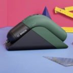 Bosch_Akkuschrauber_IXO_6._Generation_integrierter_Akku_mit_Ladestation_und_Micro-USB-Lader_variable_Drehzahlregelung_im_Ka_2021-03-08-3-300×300