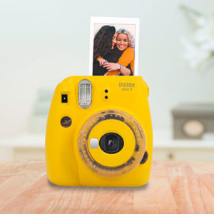 FujiFilm Instax Mini 9 Sofortbildkamera in Gelb für 49,99€ (statt 63€)