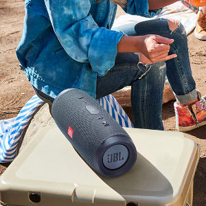 🎶 JBL Charge Essential 2 Bluetooth Box für 75,62€ (statt 88€)