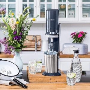 SodaStream Crystal 2.0 Wassersprudler + 3x Glaskaraffe + 1 Zylinder für 69,99€ (statt 99€)