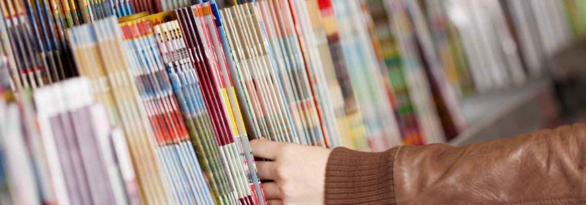 zeitschriften im regal