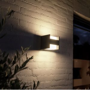 💡 Philips Hue Fuzo Outdoor Wandleuchte für 49,89€ (statt 65€)