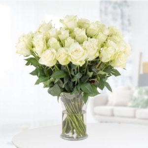40 weiße Athena-Rosen (40cm) *inkl. Grußkarte oder Videobotschaft* für nur 19,95€ + 4,95€ VSK statt 47,90€ im Blumenshop