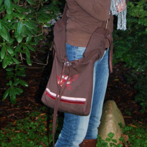 GRATIS Schnittmuster für eine lässige coole Jacket-Bag in 3 verschiedenen Größen kostenlos downloaden bei Makerist