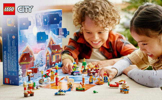 LEGO 60352 City Adventskalender 2022 Weihnachtsspielzeug mit Weihnachtsmann-Minifigur und festlicher Spielmatte, frühzeitiges Geschenk zu Weihnachten für Kinder