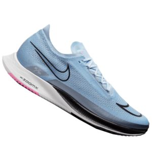 Nike Laufschuh ZoomX Streakfly hellblau/schwarz für 119,98€ (statt 137€)