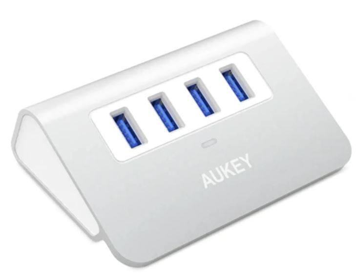 4-facher USB-Hub mit Aukey Schriftzug
