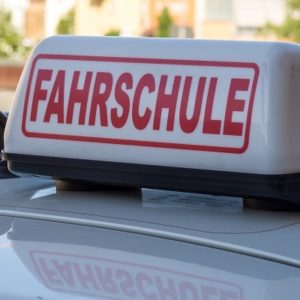 Banner Fahrschule Schild