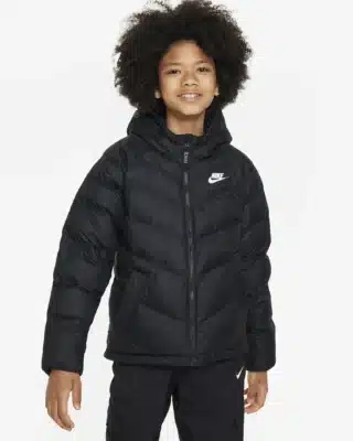 Nike Sportswear Jacke mit Kapuze und Synthetikfüllung für ältere Kinder