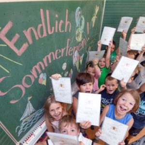 scaled_32289753-vorfreude-auf-den-august-dann-starten-in-bayern-die-sommerferien-1Lfe