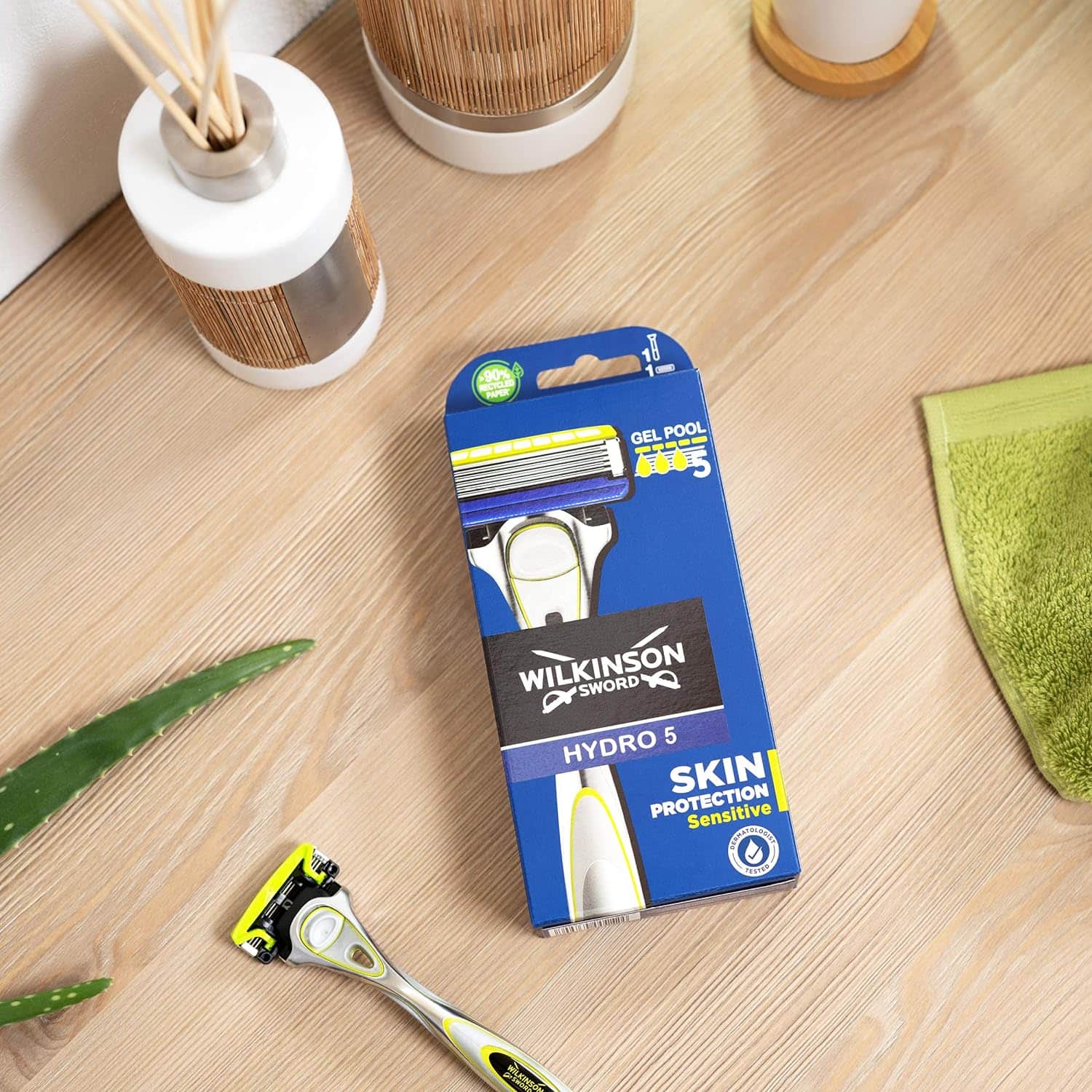 Thumbnail 🪒 Wilkinson Sword Hydro 5 Skin Protection Sensitive Rasierer mit 3 Ersatzklingen für 9,49€ (statt 11,99€)