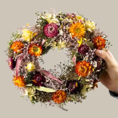 schöner Kranz aus Trockenblumen