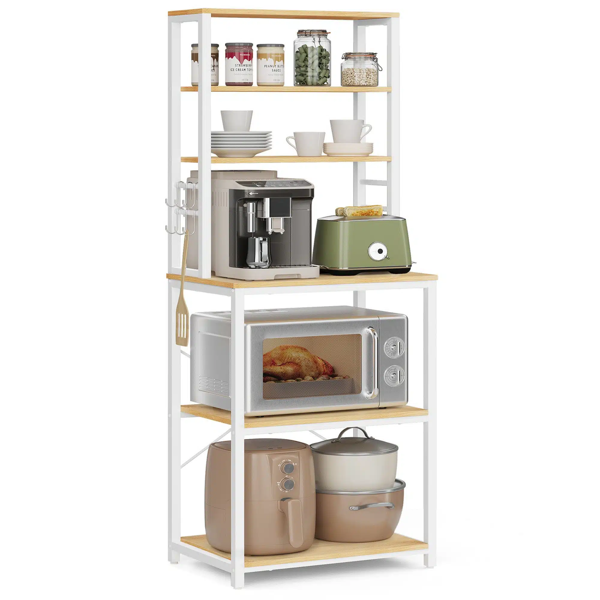 Vasagle Küchenregal in Weiß mit Holzregalen, ausgestattet mit einer Kaffeemaschine, einem Toaster, einer Mikrowelle und verschiedenen Küchengeräten wie einer Heißluftfritteuse und Kochtöpfen.