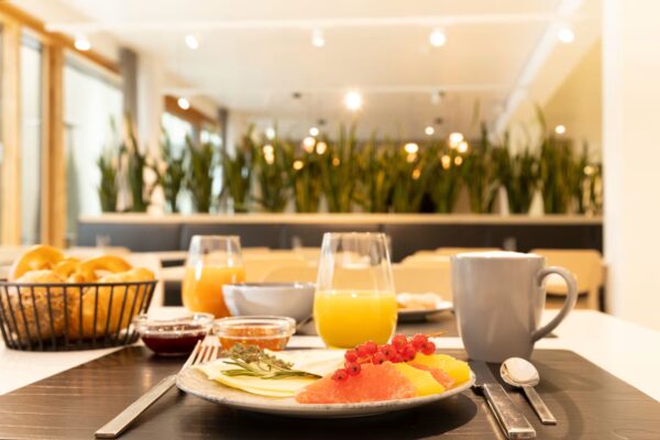 gedeckter Tisch zum Frühstück
