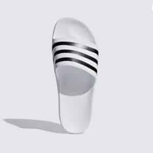 adidas Unisex Adilette Aqua in weiß/ schwarz für 14€ (statt 20€)