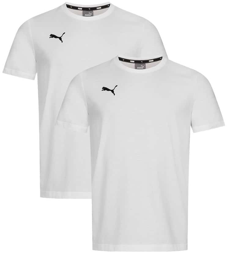 Zwei weiße Puma Herren-T-Shirts im 2er-Pack, jeweils mit kleinem schwarzen Puma-Logo auf der linken Brust, nebeneinander dargestellt.
