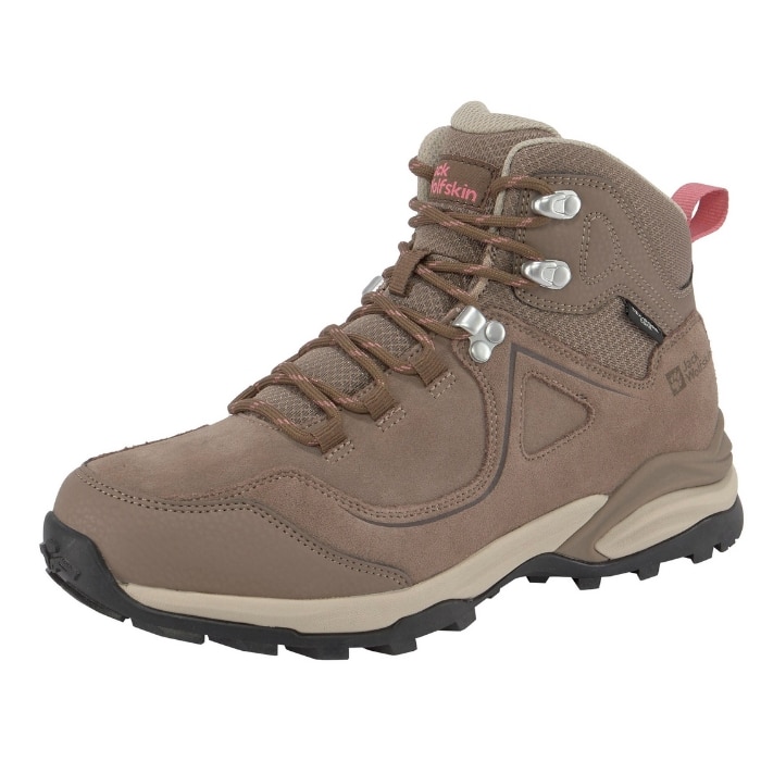 Ein Paar braune Jack Wolfskin Sunset Hike Texapore Wanderschuhe mit einer robusten Sohle und auffälligen silbernen Ösen für die Schnürsenkel.