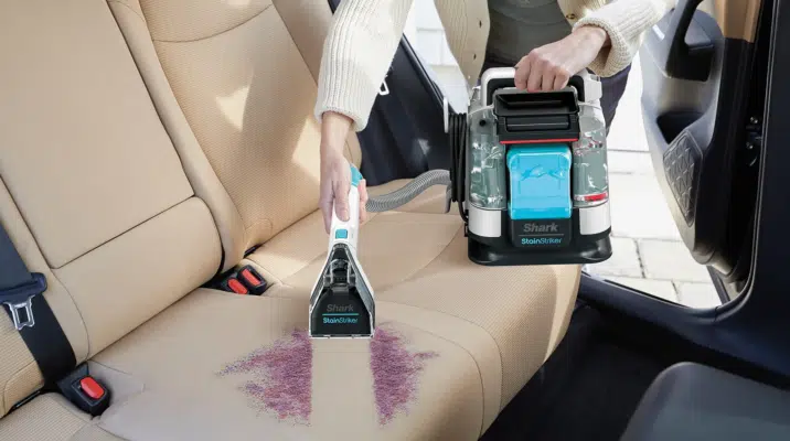Shark StainStriker PX200EUT saugt Autositze wieder sauber.