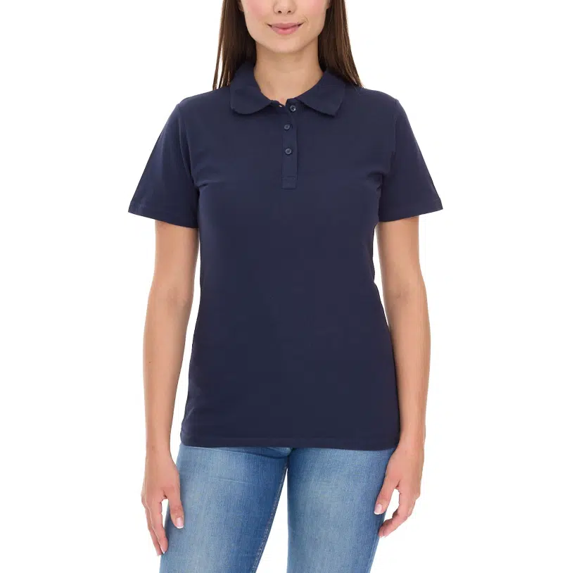 Eine Frau trägt ein blaues ELEVATE Helios Damen Polo-Shirt.
