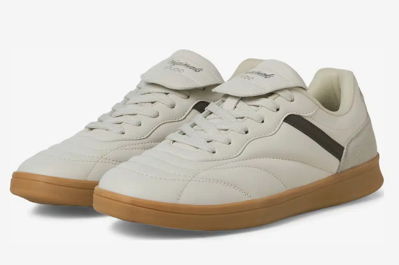 Zwei beige Jack & Jones Sneaker