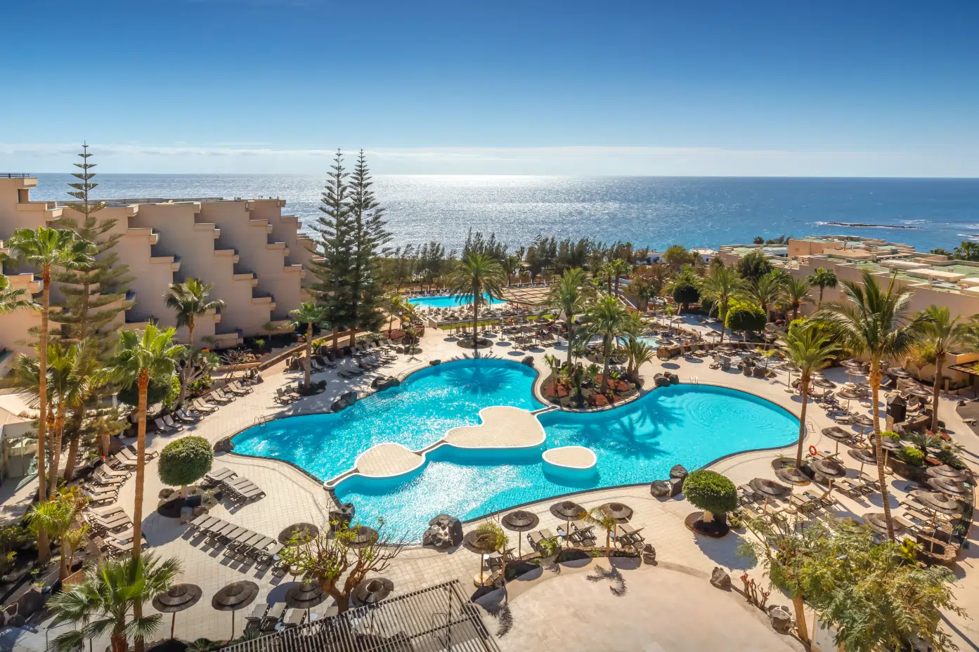 Thumbnail Last Minute: Eines der beliebtesten Hotels auf Lanzarote Barceló Lanzarote Active Resort - z.B. für 7 Tage Halbpension mit Flug, Zug zum Flug, Hoteltransfer für 847€ p. P. (1.694€ insgesamt)