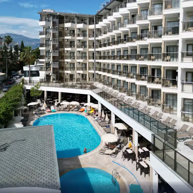 Thumbnail Statt Kaufrausch im November ☀️ 7 Tage All Inclusive an der türkischen Riviera für 628,38€ für 2 Personen (378,69€ pro Person!)