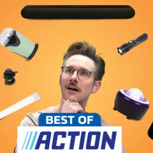 Lucas umgeben von Produkten, darunter "Best of Action"