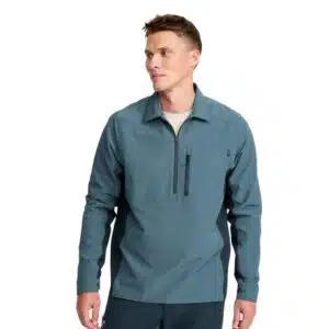 Herren-Pullover Mann mit einem Zip-Pullover
