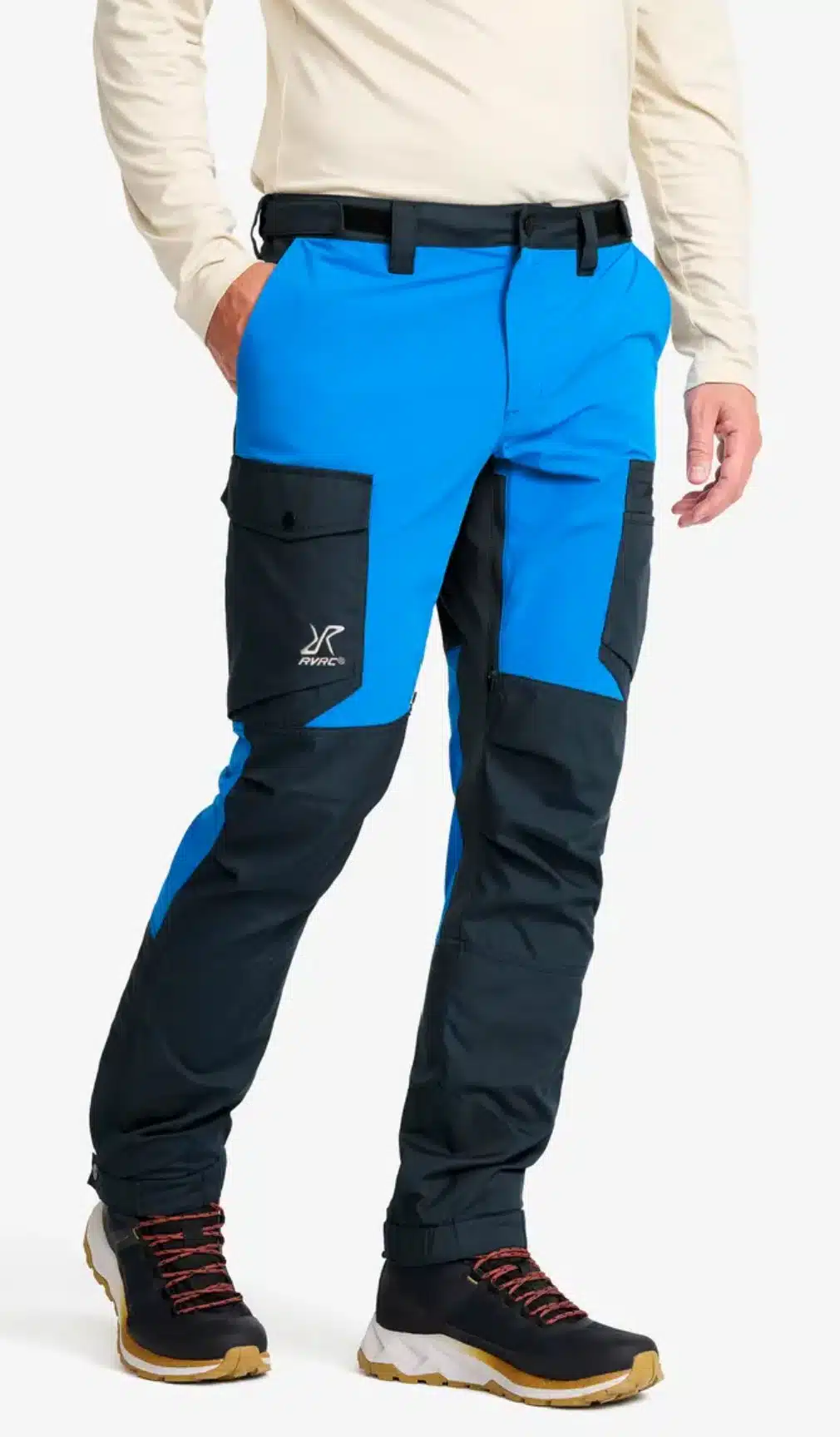 Unter Hälfte eines Mannes, der Rambler Lightweight Pro Pants trägt