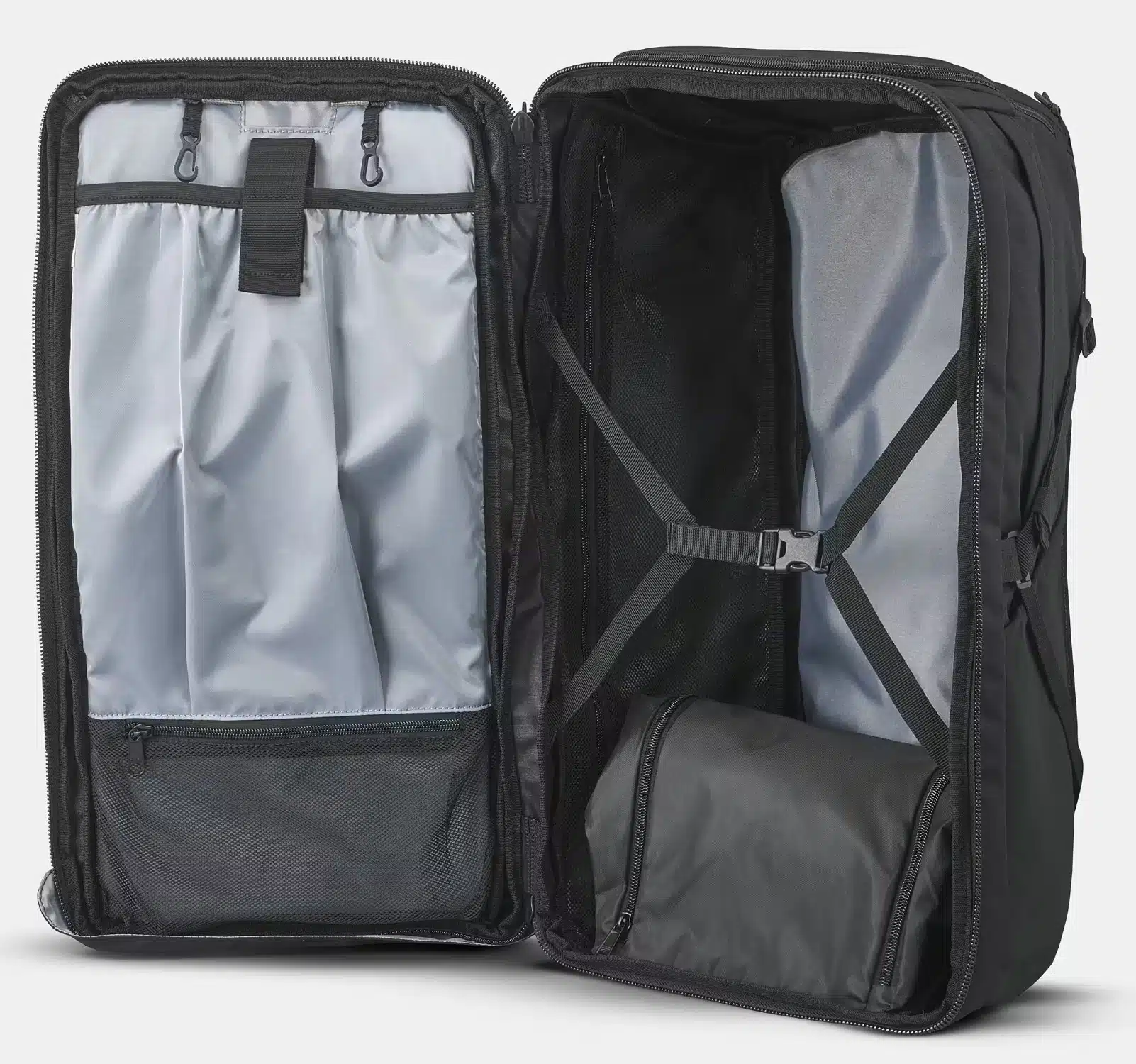 geöffneter Forclaz Reiserucksack