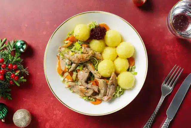 Knödel mit Geschnetzeltem