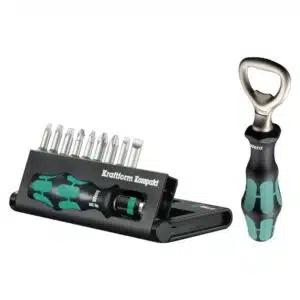 Wera Bit-Set mit 9 Bits und Handteil. Daneben zusätzlich ein Flaschenöffner