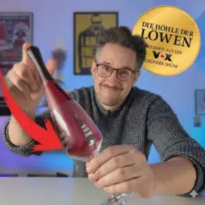 Lukas mit einem Weinglasreiniger von die Höhle der Löwen