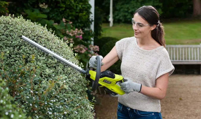 Akku-Heckenschere Ryobi 18V ONE+ RHT184520 inkl. 2Ah-Akku & Ladegerät