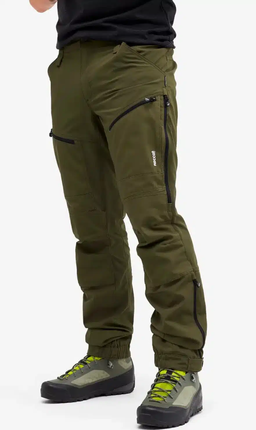 RevolutionRace Herrenhose getragen von einem Mann