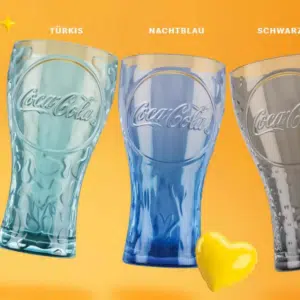 Mc Donald's Coca-Cola-Gläser 2026: im Bild einige der neuen Gläser vor gelbem Hintergrund