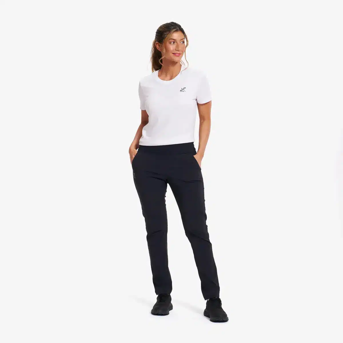 Frau mit Breezy Outdoor Stretch Pants Damen