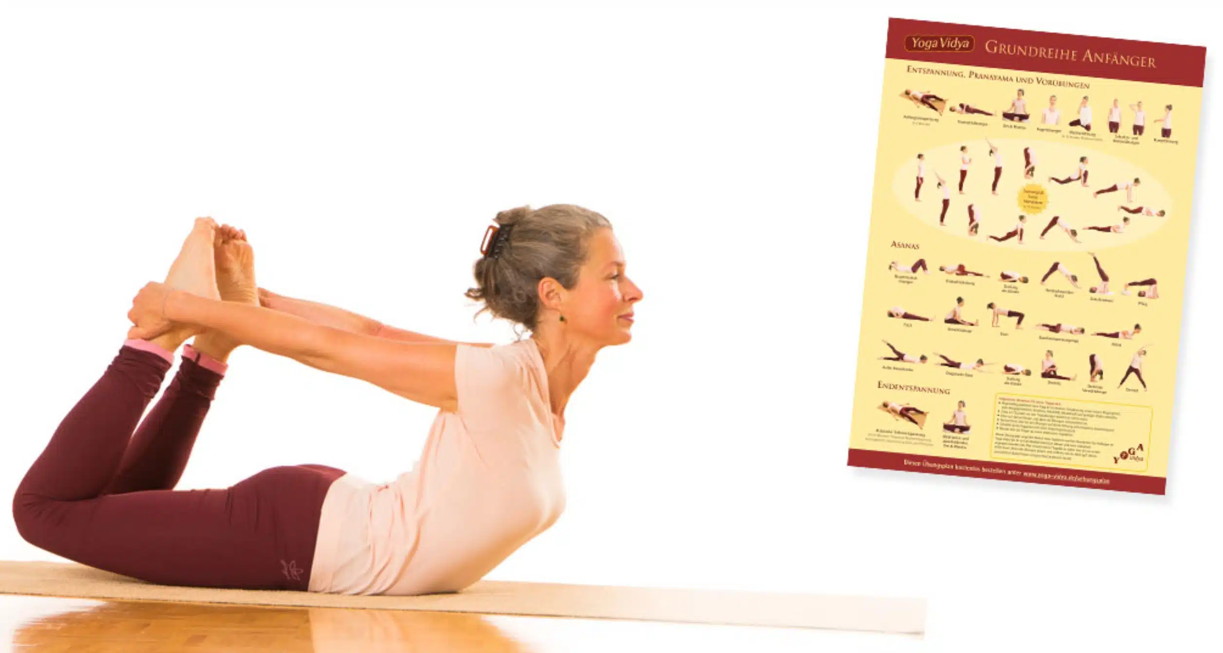 Eine Frau führt auf einer Yogamatte die Yoga-Übung Bogen (Dhanurasana) aus. Oben rechts ist eine Infografik zur „Yoga Vidya Grundreihe Anfänger“ zu sehen.