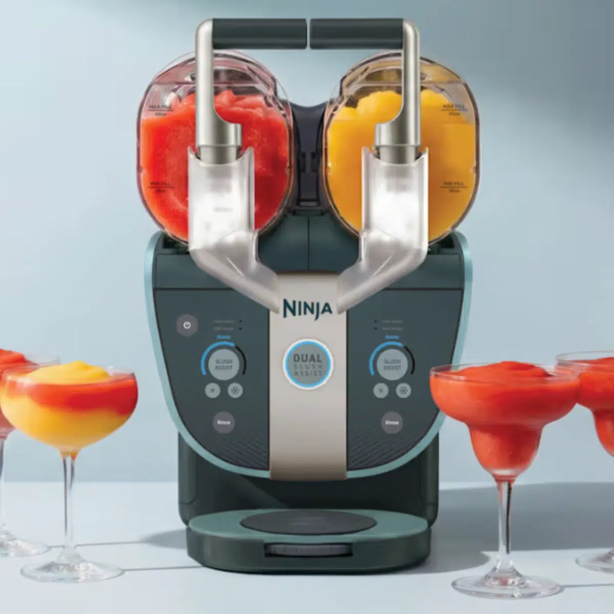 Ninja SLUSHi Twist Slush-Eismaschine: vollständige Ansicht, das Gerät umgebung von frischen Slush-Cocktails