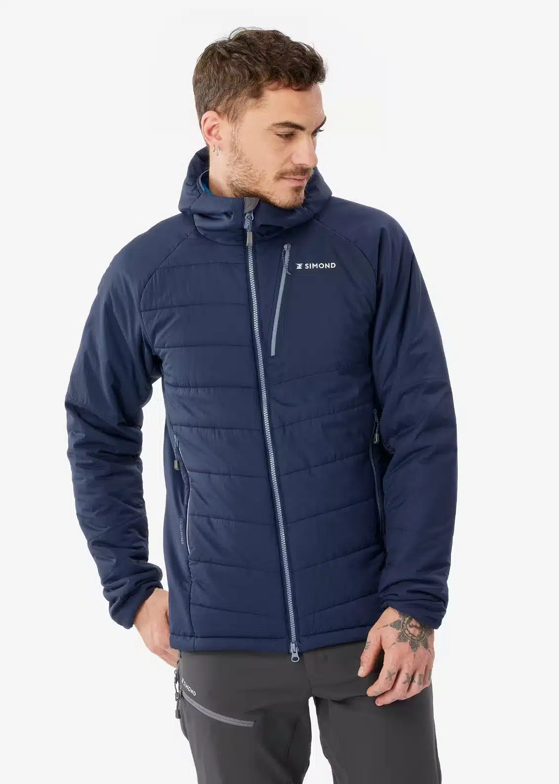 Mann mit Decathlon Simond Jacke