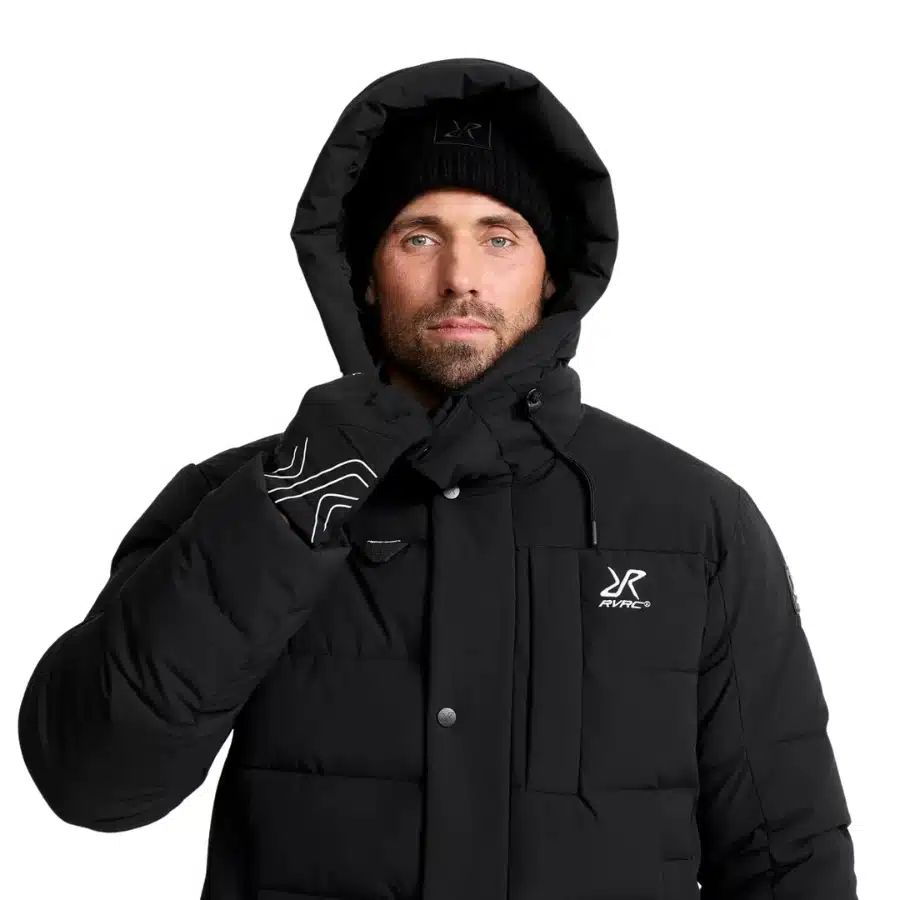 Mann mit Kapuzen-Parka von RevolutionRace